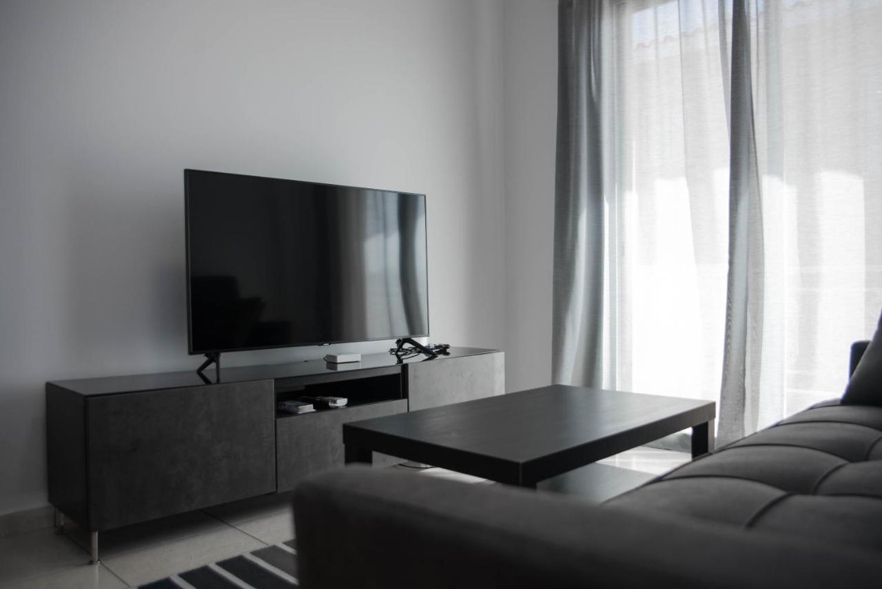 Renovated One Bedroom Apartment In Paphos With Pool Exteriér fotografie