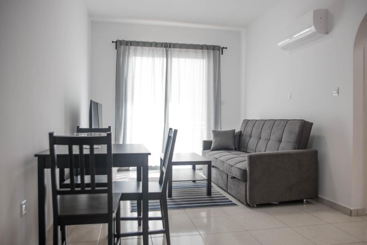 Renovated One Bedroom Apartment In Paphos With Pool Exteriér fotografie