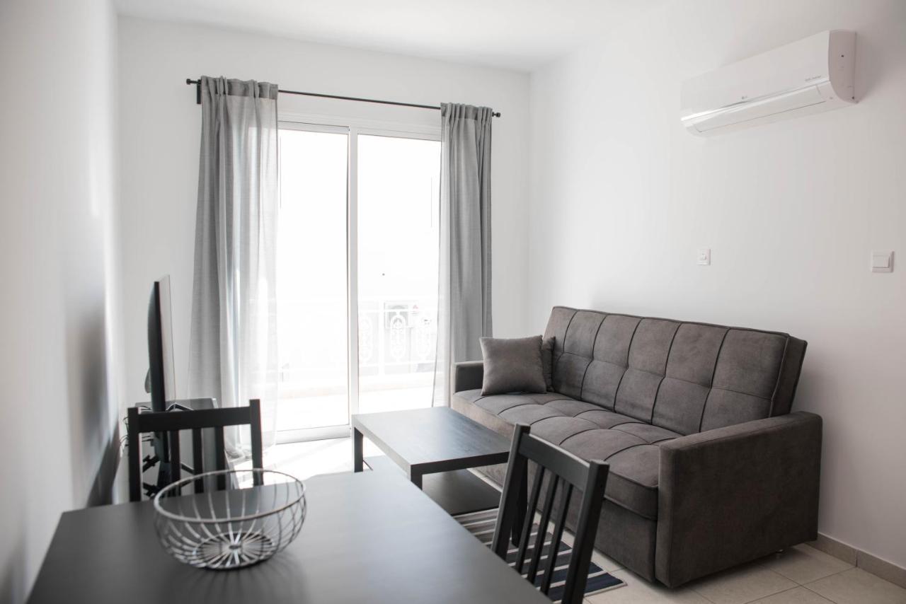 Renovated One Bedroom Apartment In Paphos With Pool Exteriér fotografie