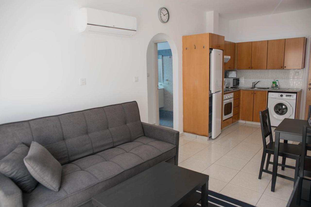 Renovated One Bedroom Apartment In Paphos With Pool Exteriér fotografie